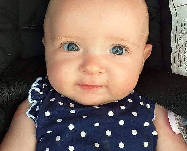 Lya participe au concours pour gagner de l'argent avec cette photo : baby, baby_making_funny_faces, beauty, cheek, child, chin, close_up, design, eye, eyebrow, face, facial_expression, forehead, head, iris, lip, nose, pattern, person, skin