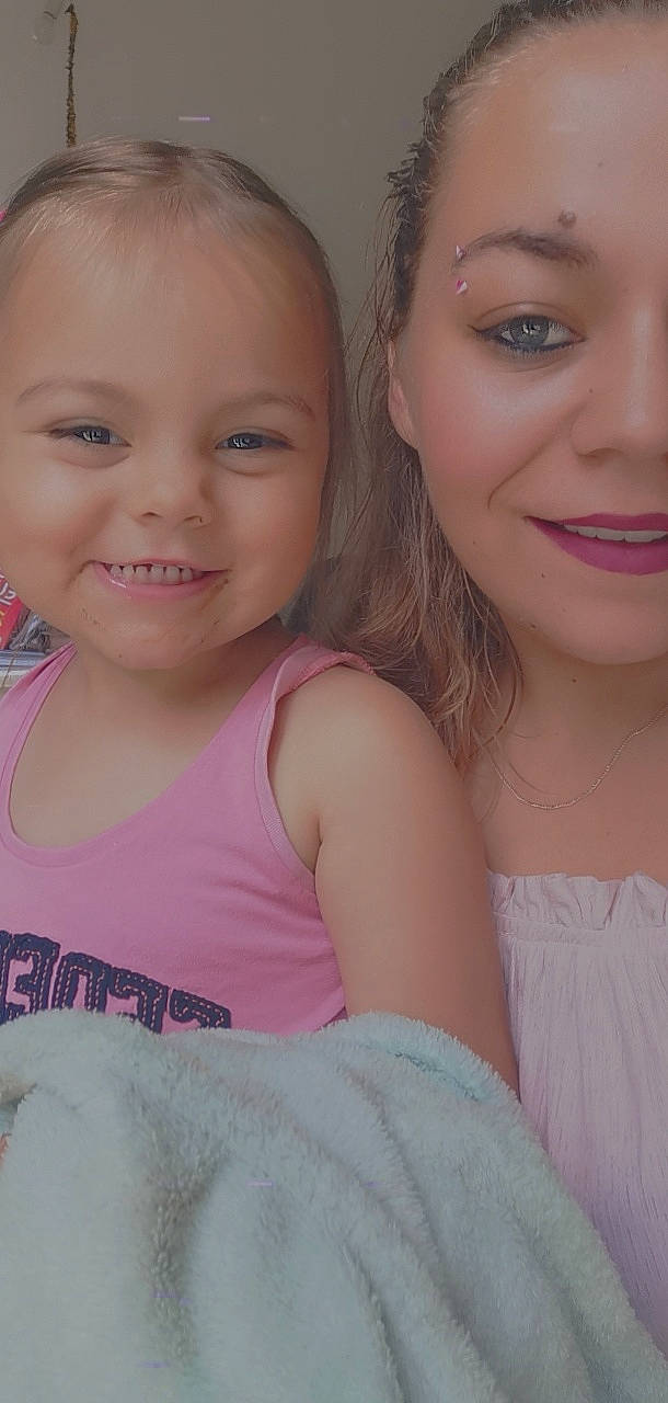 Khalyssa participe au concours pour gagner de l'argent avec cette photo : baby, blond, cheek, child, chin, eye, eyebrow, face, facial_expression, forehead, fun, hair, head, joy, lip, nose, people, person, pink, skin