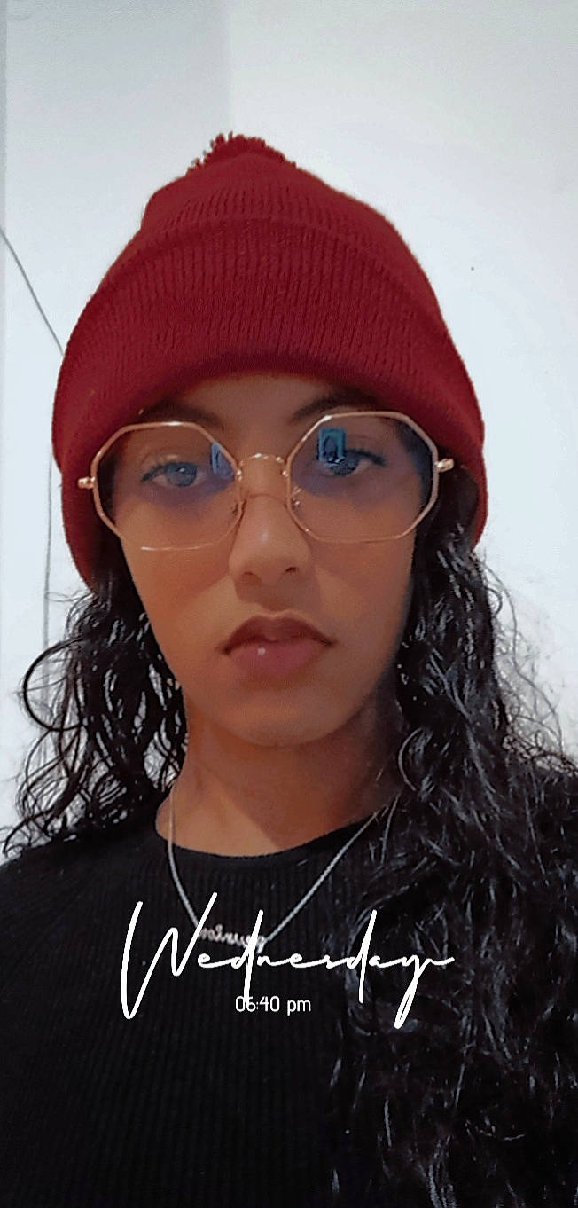 Shaznah a rejoint le concours — aidez-le/la à gagner de superbes lots ! cap, chin, eye, eyebrow, eyelash, eyewear, face, fashion, flash_photography, forehead, glasses, hair, hairstyle, head, headwear, lip, neck, nose, organ, outerwear