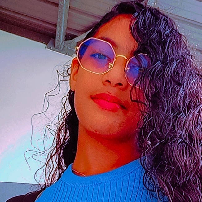 Shaznah participe au concours pour gagner de l'argent avec cette photo : black_hair, chin, cool, earrings, eyebrow, eyelash, eyewear, face, forehead, glasses, happy, jaw, lip, mouth, person, selfie, smile, street_fashion, sunglasses, vision_care