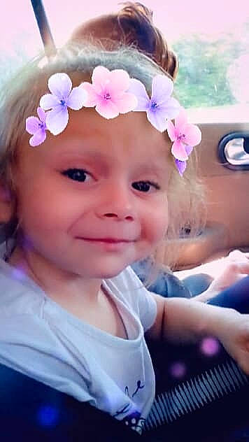 Chloé participe au concours pour gagner de l'argent avec cette photo : cheek, child, eye, face, fashion_accessory, forehead, girl, hair_accessory, head, headband, headgear, headpiece, headwear, infant, joy, lavender, lilac, person, pink, purple