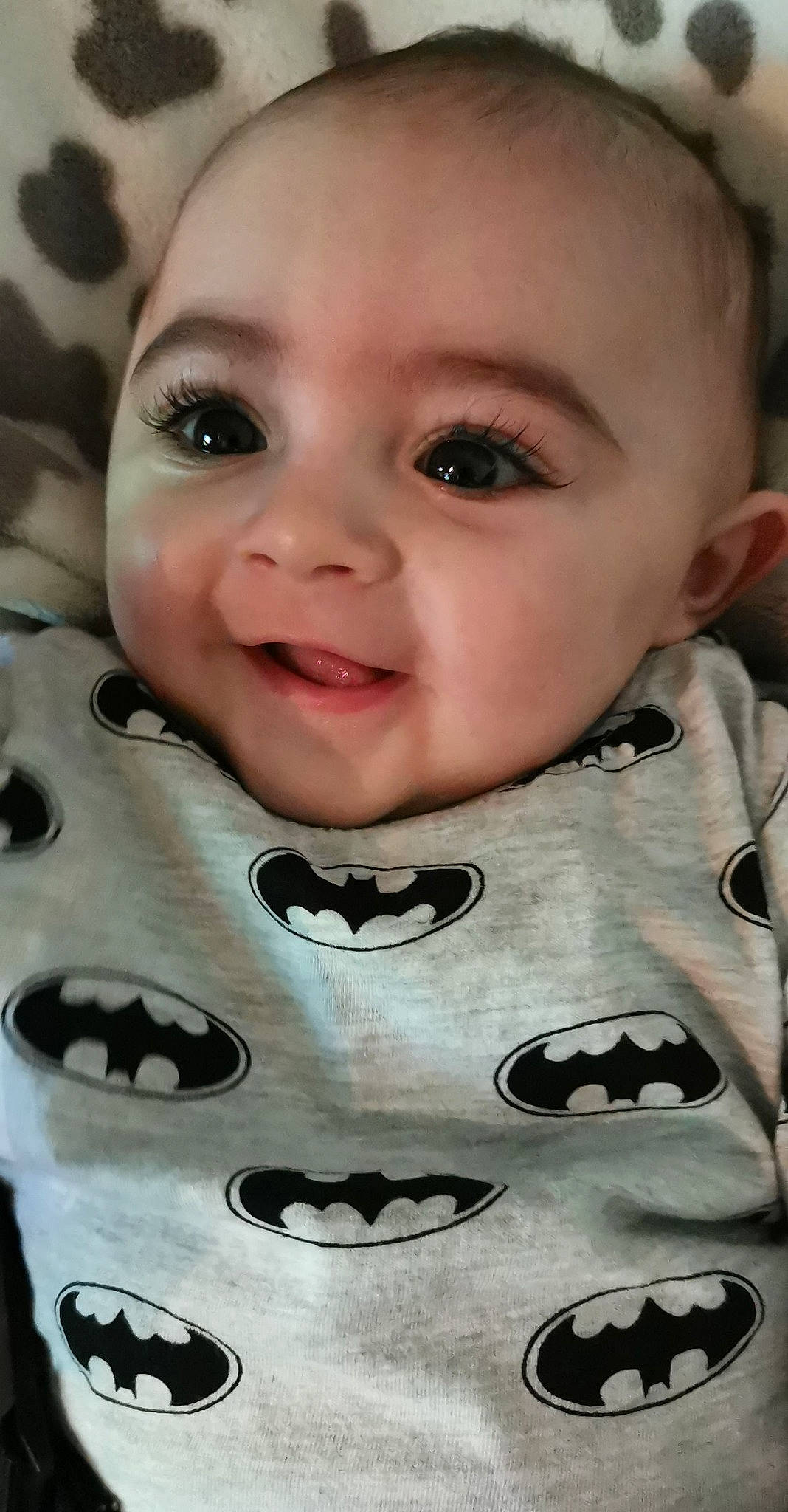 Livio a rejoint le concours — aidez-le/la à gagner de superbes lots ! black, cheek, chin, eye, eyebrow, eyelash, forehead, head, human_body, jaw, lip, mouth, neck, nose, organ, person, skin, sleeve, smile, tooth