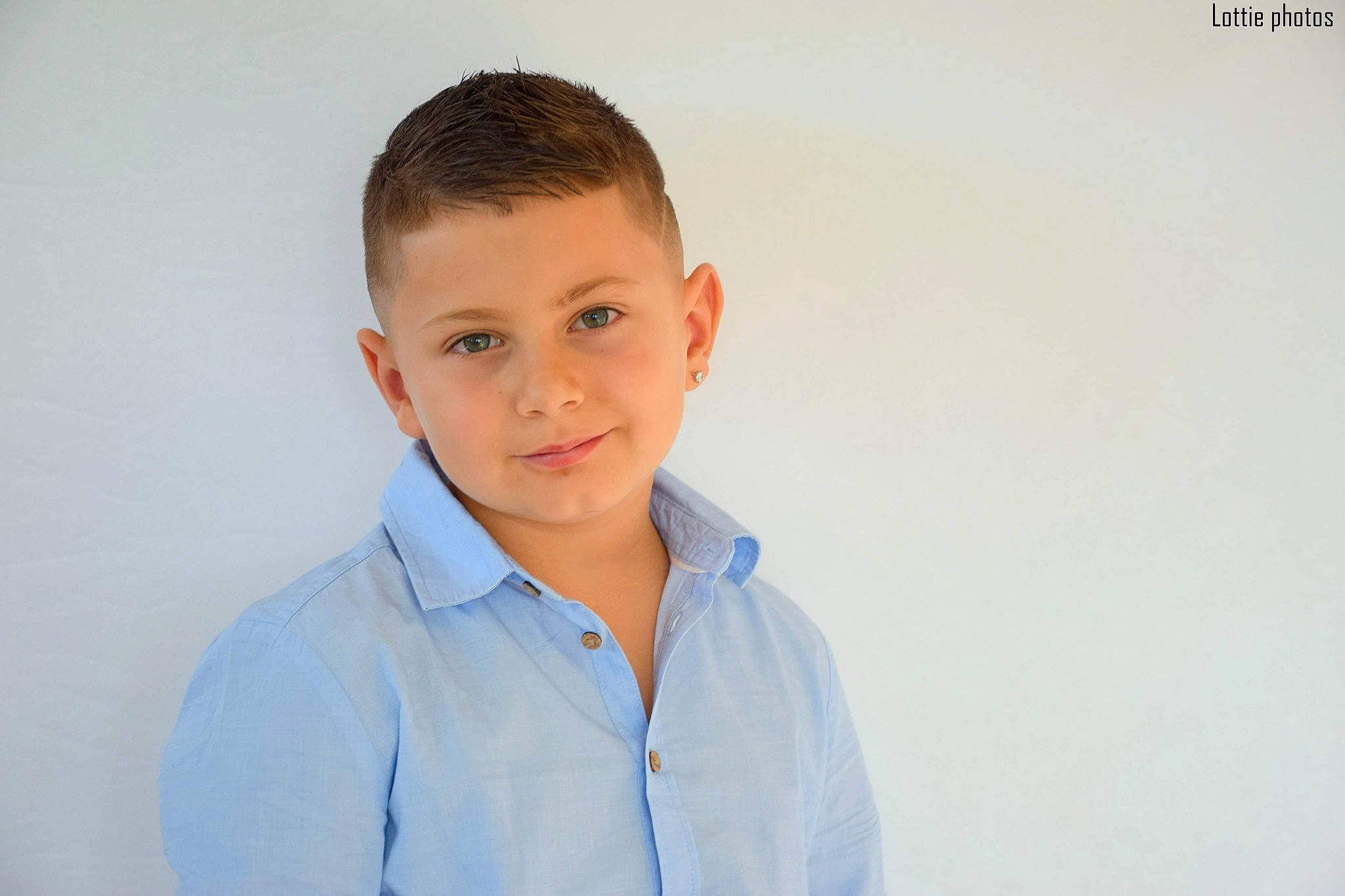 Matys a rejoint le concours — aidez-le/la à gagner de superbes lots ! button, caesar_cut, cheek, child_model, chin, clothing, collar, dress_shirt, ear, eyebrow, forehead, iris, jaw, joy, neck, organ, person, portrait_photography, shirt, shoulder