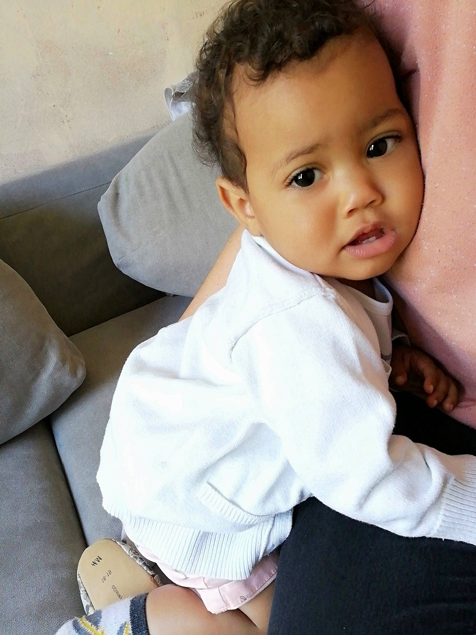 Samaël a rejoint le concours — aidez-le/la à gagner de superbes lots ! baby, baby_toddler_clothing, cheek, collar, comfort, dress_shirt, elbow, eyelash, facial_expression, flash_photography, happy, lip, neck, no_expression, nose, person, shoulder, skin, sleeve, toddler