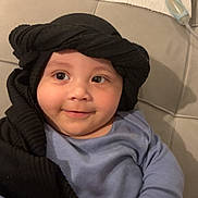 Naïm a rejoint le concours — aidez-le/la à gagner de superbes lots ! baby, infant, smiling, turban, black_cloth, couch, sofa, onesie, hands, cheeks, eyes, portrait, indoor, paper_towel, nasal_aspirator, blanket, fabric, cute, lying_down, cozy
