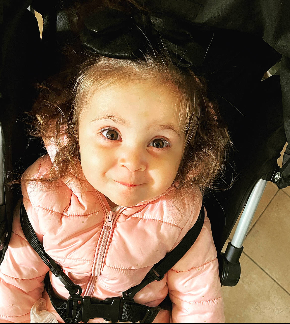 Thea participe au concours pour gagner de l'argent avec cette photo : baby, baby_carriage, baby_products, baby_toddler_clothing, cheek, chin, ear, eyebrow, eyelash, flash_photography, gesture, hairstyle, happy, iris, lip, mouth, nose, person, skin, smile