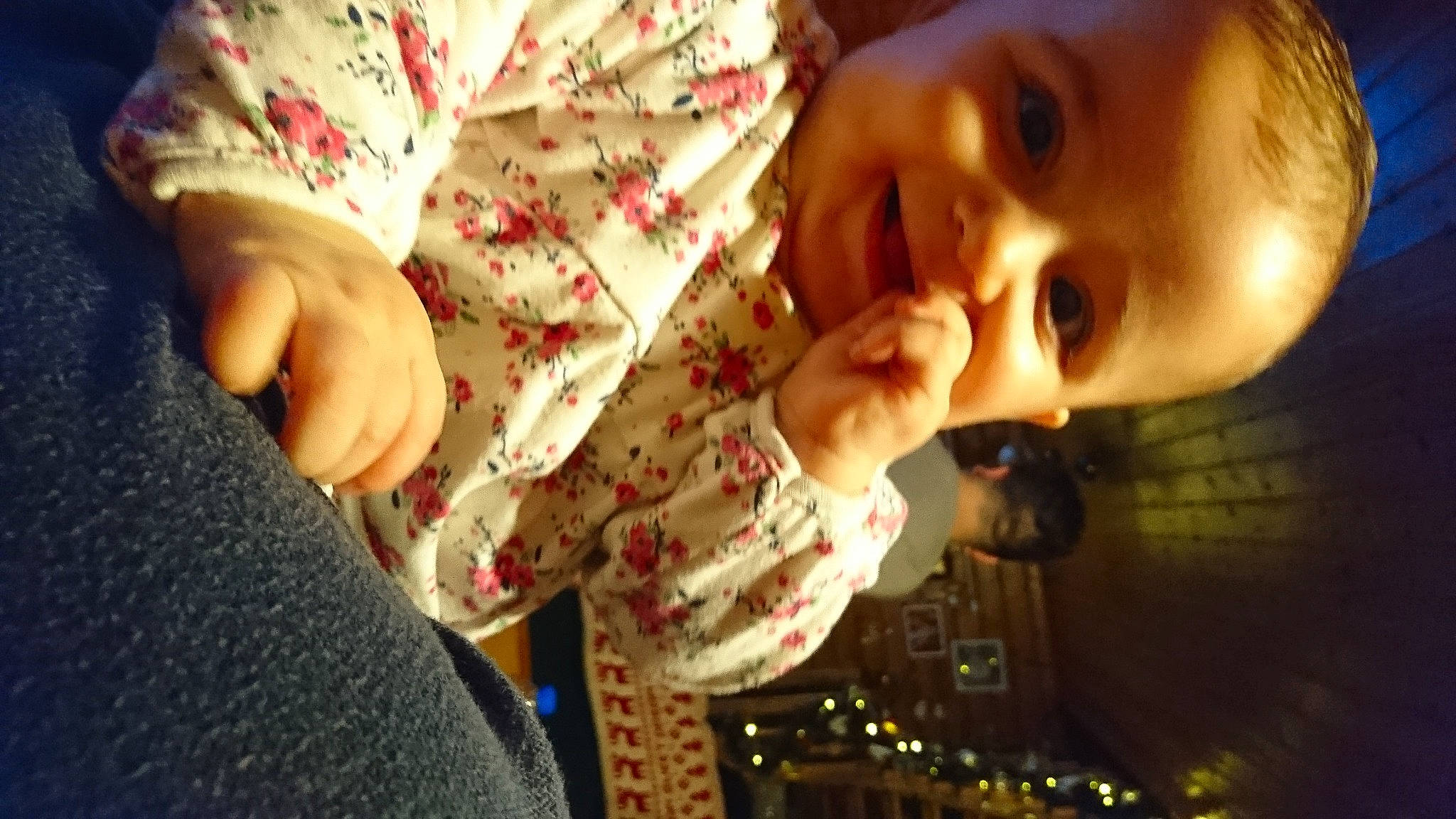 Lyhana participe au concours pour gagner de l'argent avec cette photo : baby, baby_toddler_clothing, cheek, child, facial_expression, finger, gesture, human, nail, nightwear, person, skin, thumb, toddler, tooth