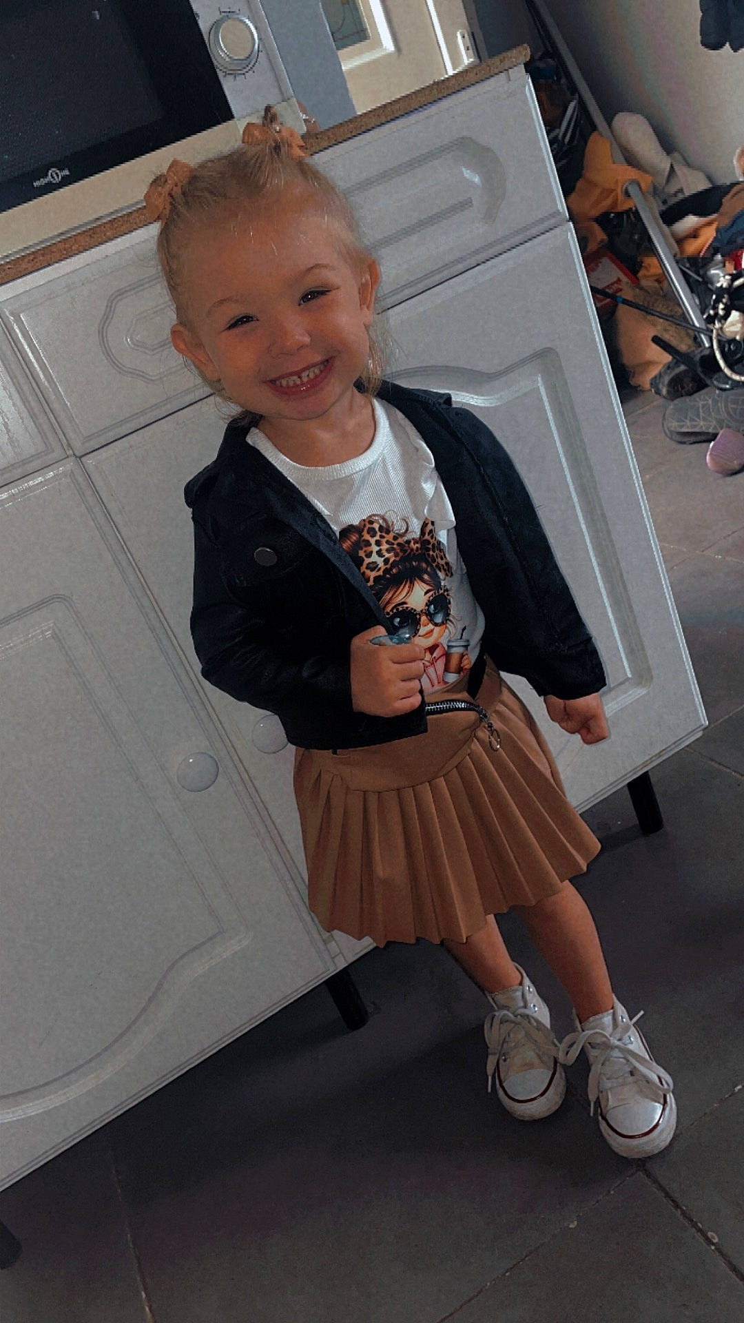 Mahÿna a rejoint le concours — aidez-le/la à gagner de superbes lots ! baby, bodypart, child, clothing, coat, face, female, footwear, girl, head, jacket, pants, person, photography, portrait, shoe, shorts, sitting, skirt, sneaker