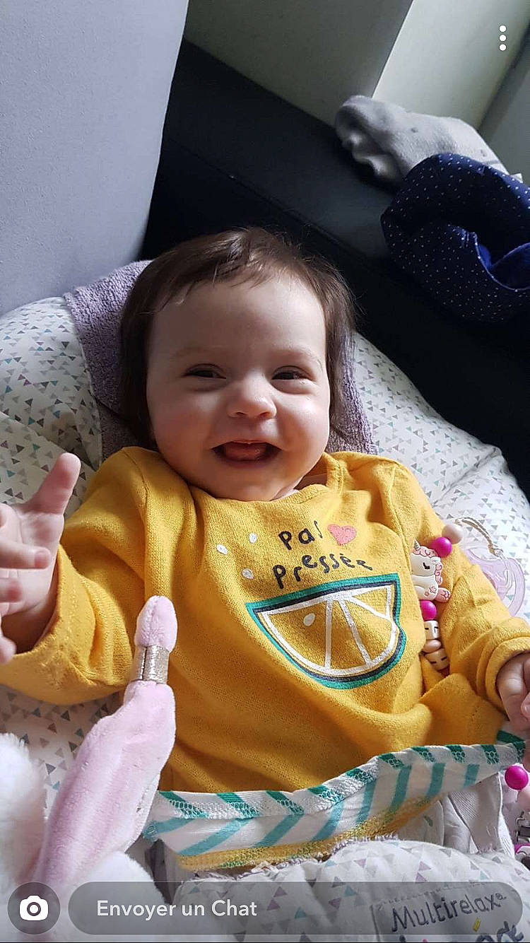 Liana a rejoint le concours — aidez-le/la à gagner de superbes lots ! baby, baby_toddler_clothing, cheek, child, chin, comfort, eye, finger, happy, iris, joy, mouth, nose, people, person, pink, product, skin, smile, textile