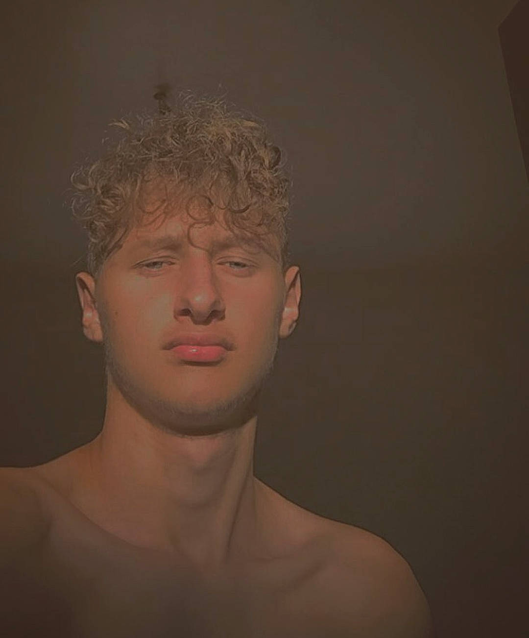 Théo participe au concours pour gagner de l'argent avec cette photo : barechested, beauty, cheek, chest, chin, eyebrow, face, forehead, hair, hairstyle, head, human, jaw, lip, model, muscle, neck, nose, person, shoulder