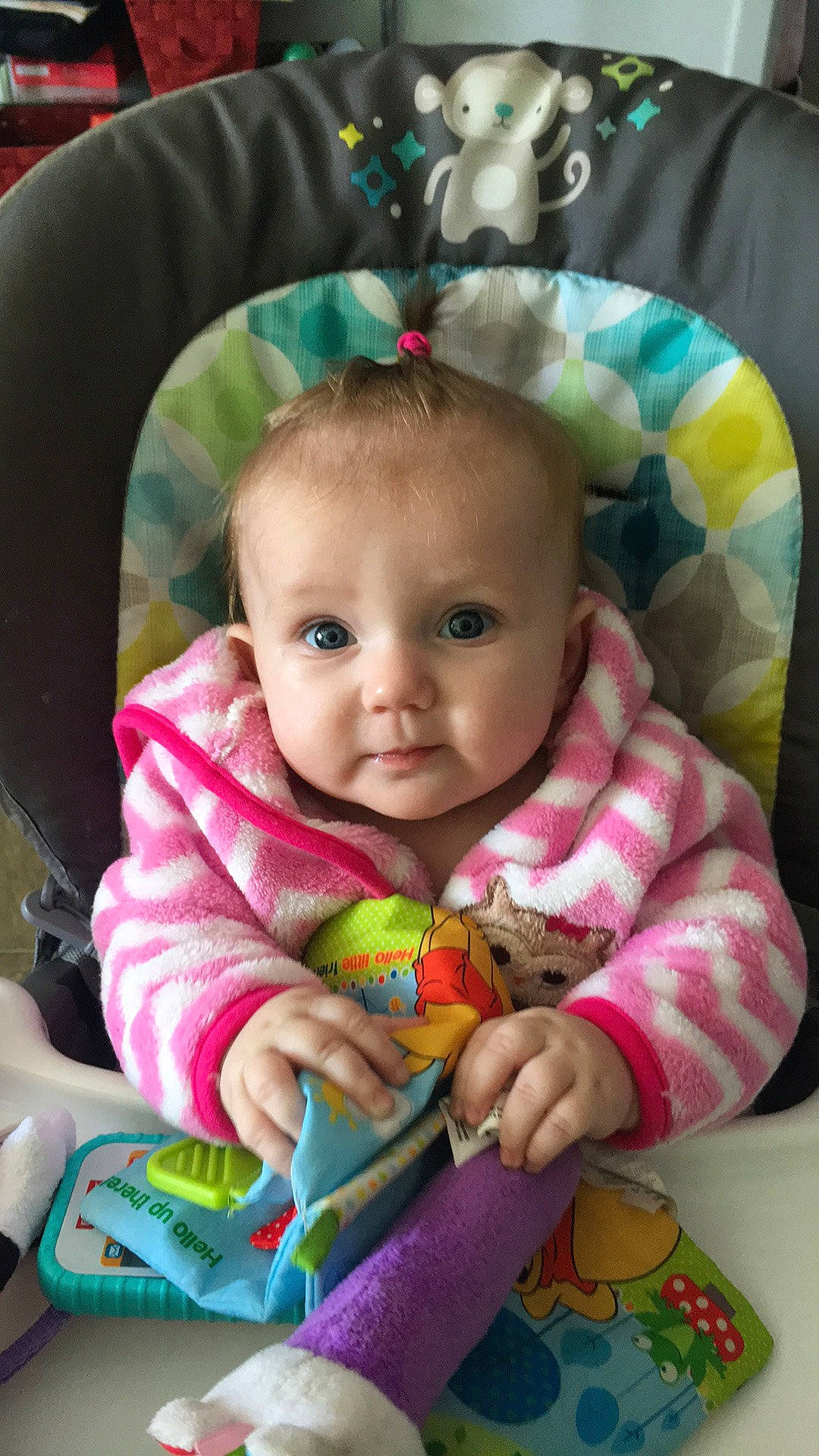 Aurély a rejoint le concours — aidez-le/la à gagner de superbes lots ! baby, baby_products, baby_toddler_clothing, baby_toys, cheek, child, comfort, eye, mouth, nose, person, pink, sitting, stationery, toddler