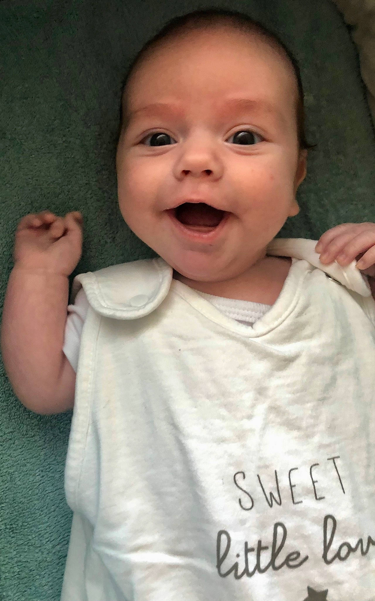 Timéo participe au concours pour gagner de l'argent avec cette photo : arm, baby_toddler_clothing, cheek, chin, eye, eyebrow, face, facial_expression, forehead, head, human_body, lip, mouth, neck, nose, organ, outerwear, person, shoulder, skin