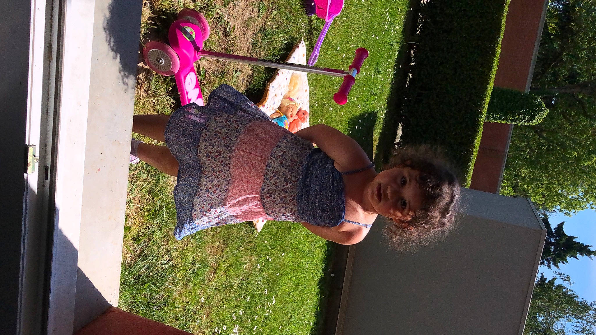 Eden-nour participe au concours pour gagner de l'argent avec cette photo : backyard, child, fun, garden, grass, green, happy, leisure, magenta, pattern, people_in_nature, person, pink, plant, play, spring, t_shirt, toddler, wood, yard