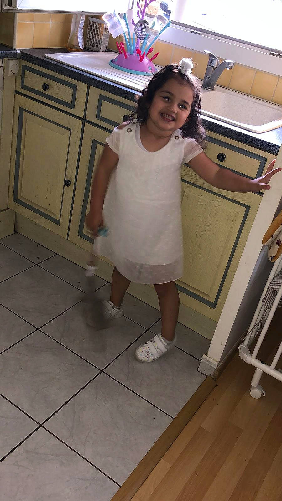 Eden-nour participe au concours pour gagner de l'argent avec cette photo : cabinetry, drawer, dress, fashion_design, floor, flooring, fun, hair, happy, hardwood, head, human_body, human_leg, joy, knee, leg, person, smile, standing, thigh