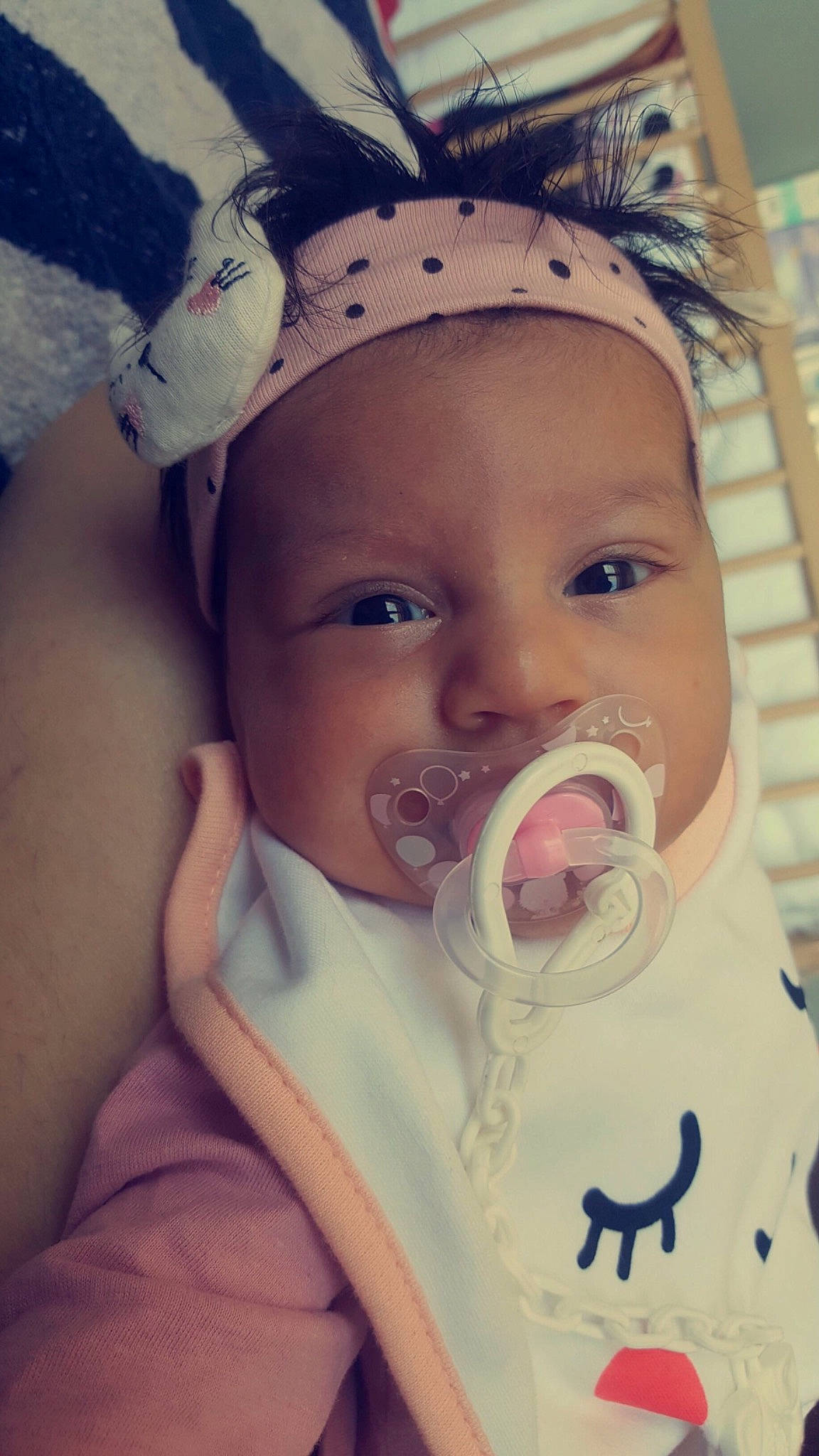 Eden-nour a rejoint le concours — aidez-le/la à gagner de superbes lots ! baby, baby_toddler_clothing, cheek, chin, cool, drinkware, ear, eyebrow, eyelash, fun, happy, headband, human, iris, jaw, lip, mouth, nose, person, skin