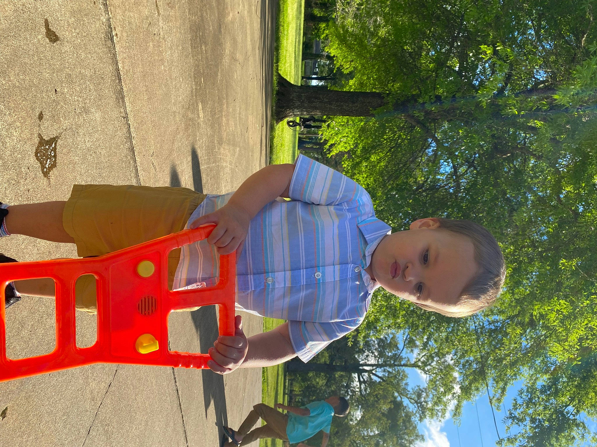 Felix is registered to the contest to win money with this photo: baby, child, fun, grass, landscape, leisure, machine, paint, person, plant, play, recreation, sky, t_shirt, toddler, tree