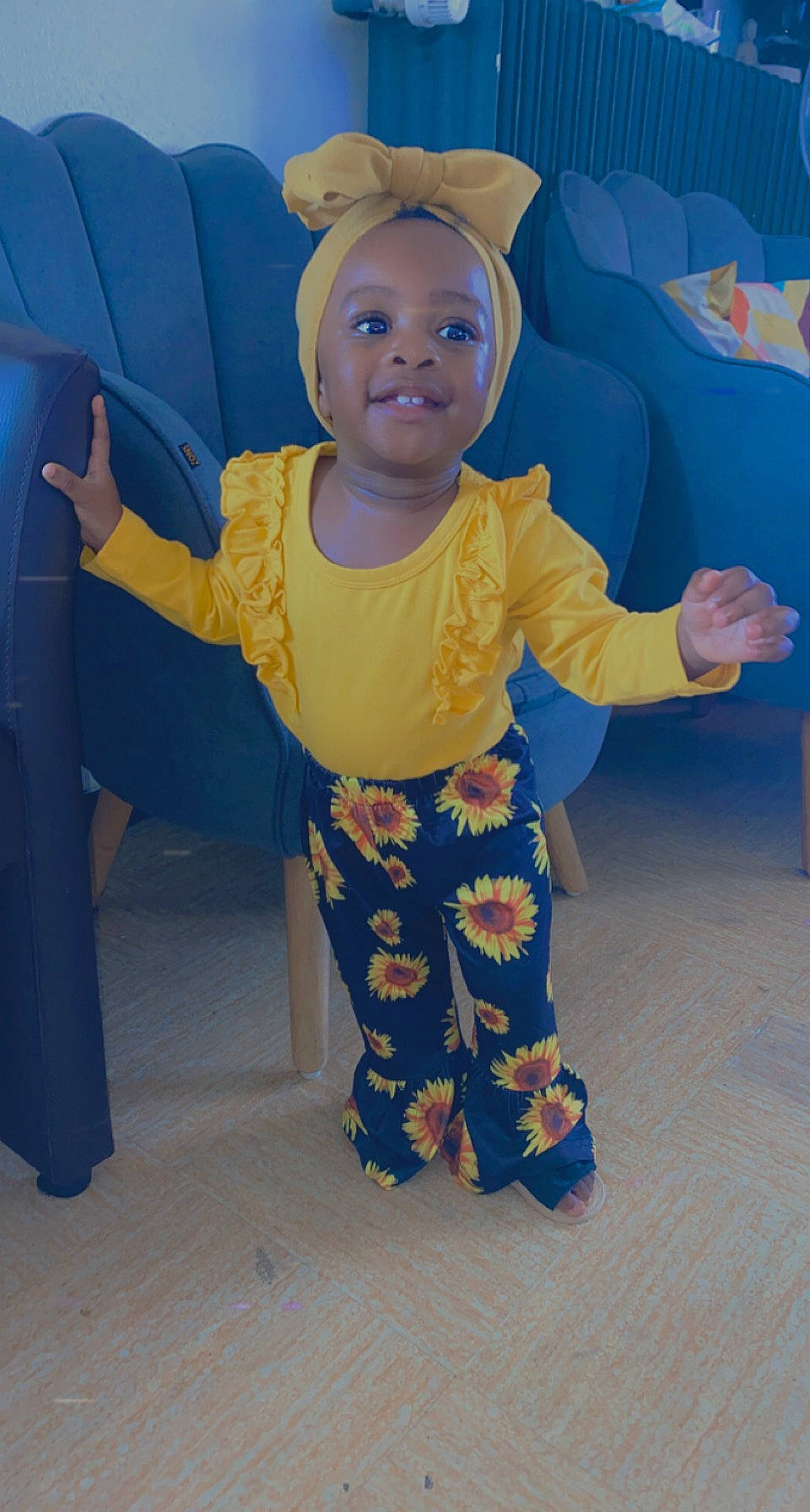 Menelys a rejoint le concours — aidez-le/la à gagner de superbes lots ! baby, child, electric_blue, fun, happy, human_body, leisure, overall, person, personal_protective_equipment, play, recreation, room, sitting, sleeve, smile, t_shirt, textile, toddler, vacation