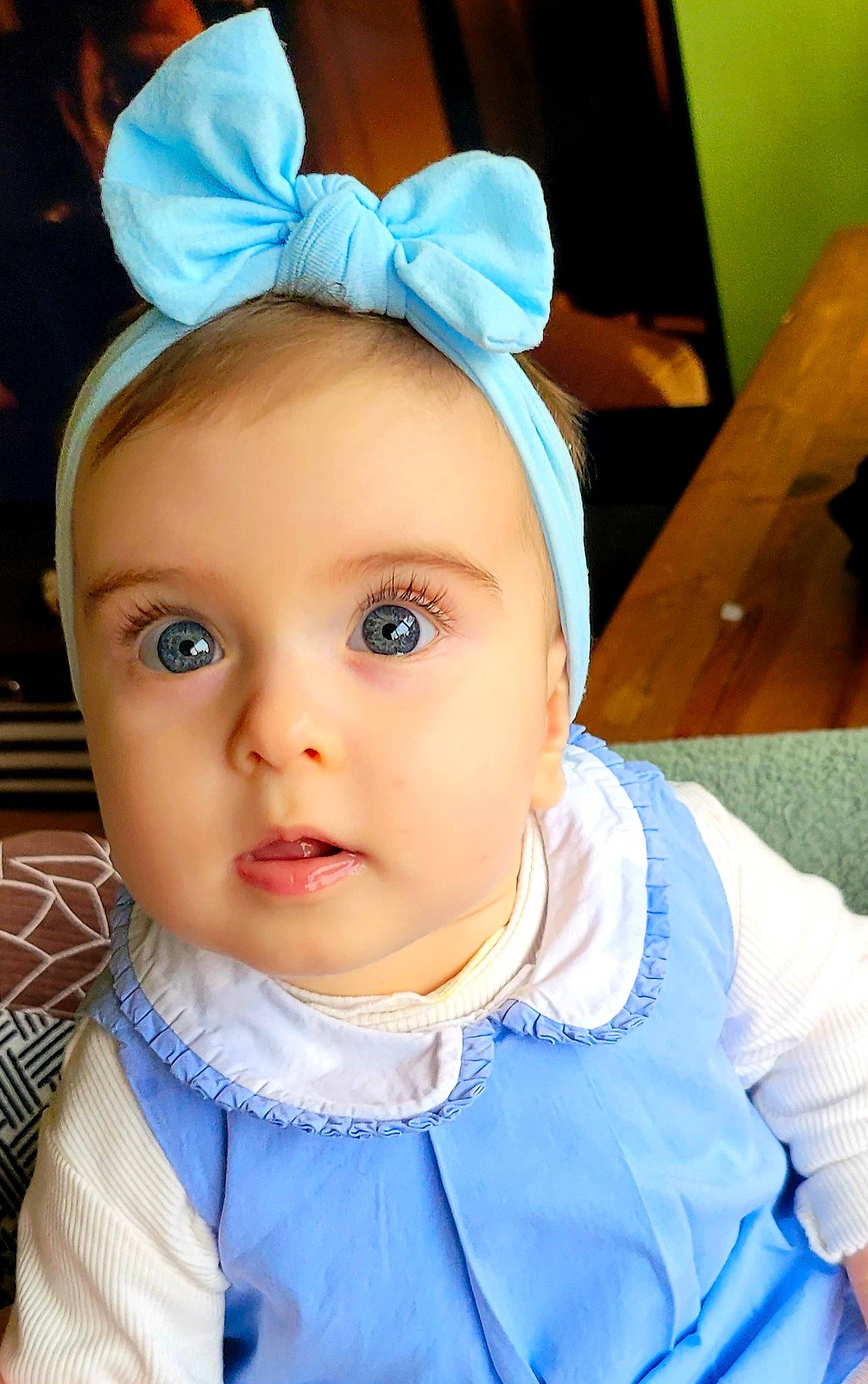 Romy participe au concours pour gagner de l'argent avec cette photo : azure, baby_toddler_clothing, blue, cheek, chin, cool, ear, eye, eyebrow, eyelash, head, iris, lip, neck, nose, person, pink, purple, skin, sleeve