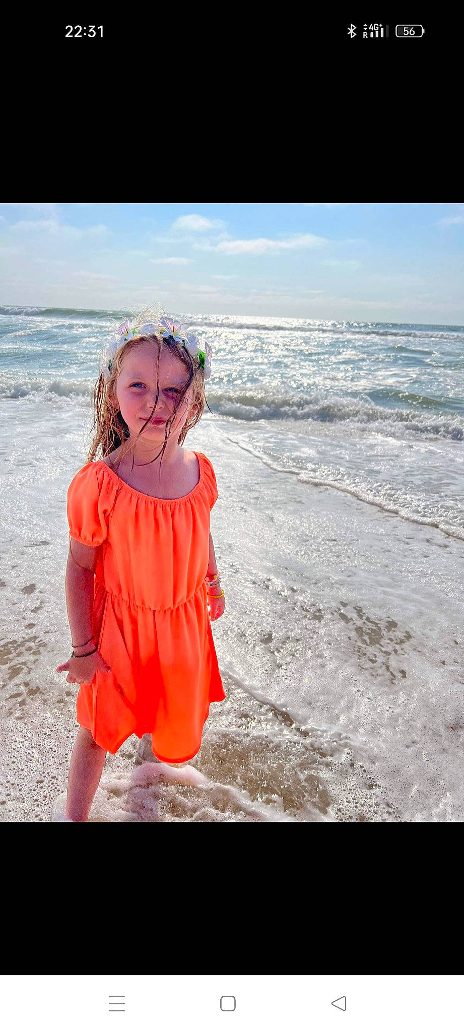 Ilyanna participe au concours pour gagner de l'argent avec cette photo : azure, baby_toddler_clothing, beach, cloud, dress, flash_photography, fun, happy, hat, horizon, outerwear, people_in_nature, people_on_beach, person, personal_protective_equipment, shore, sky, sleeve, toddler, travel