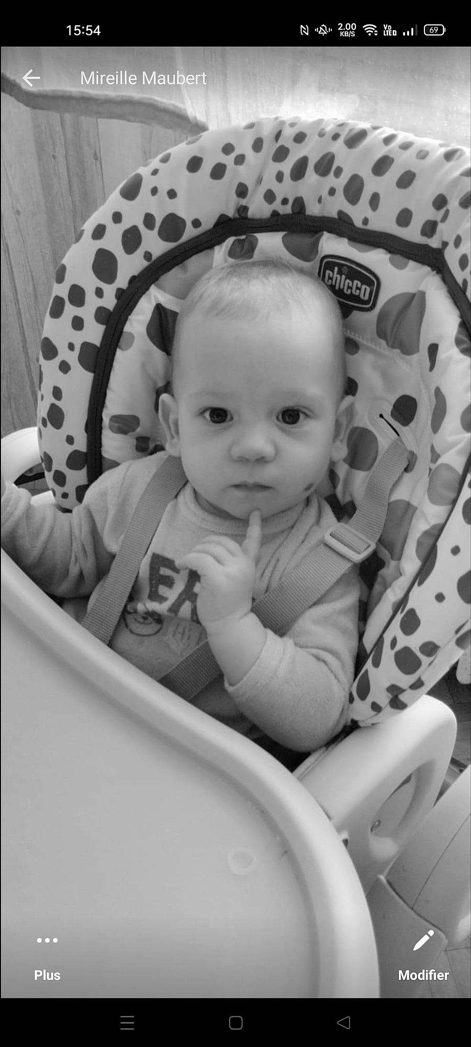 Maylan a rejoint le concours — aidez-le/la à gagner de superbes lots ! arm, baby, black, black_and_white, cheek, child, chin, comfort, ear, eye, happy, head, iris, person, product, skin, sleeve, standing, style, toddler