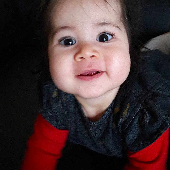 Lola participe au concours pour gagner de l'argent avec cette photo :