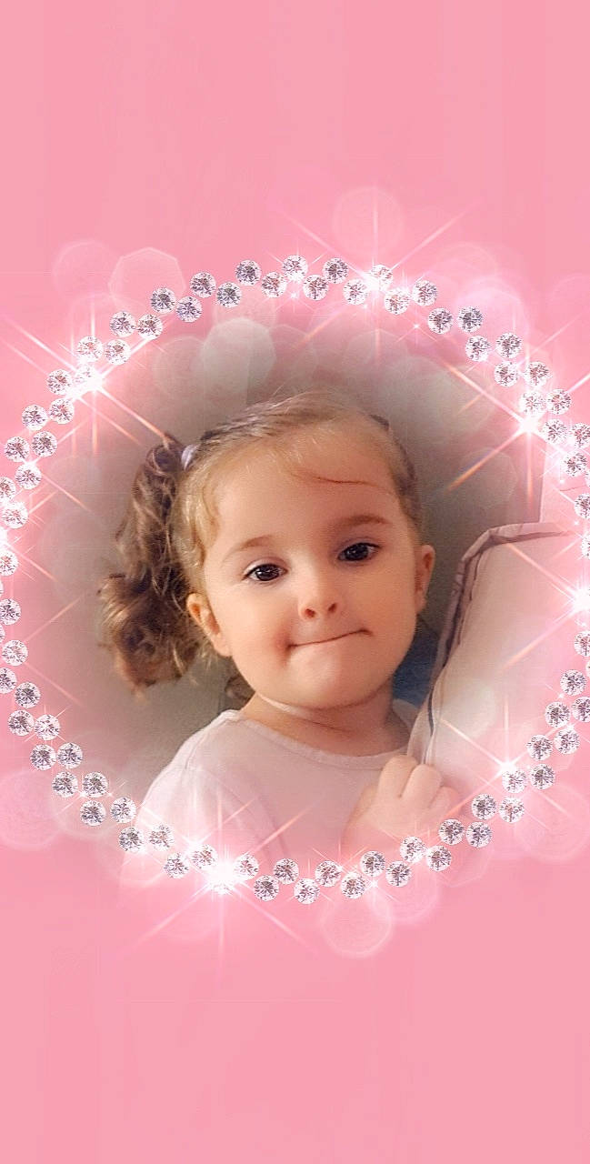 Catalina participe au concours pour gagner de l'argent avec cette photo : cheek, chin, eye, eyebrow, eyelash, face, facial_expression, hair, hairstyle, happy, head, human, iris, lip, person, picture_frame, pink, product, skin, smile