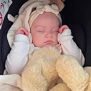 Yuna participe au concours pour gagner de l'argent avec cette photo : baby, sleeping, blanket, teddy_bear, headband, bow, infant, soft, cozy, cute, child, car_seat, peaceful, wrapped, plush, adorable, resting, warm, comfort, portrait