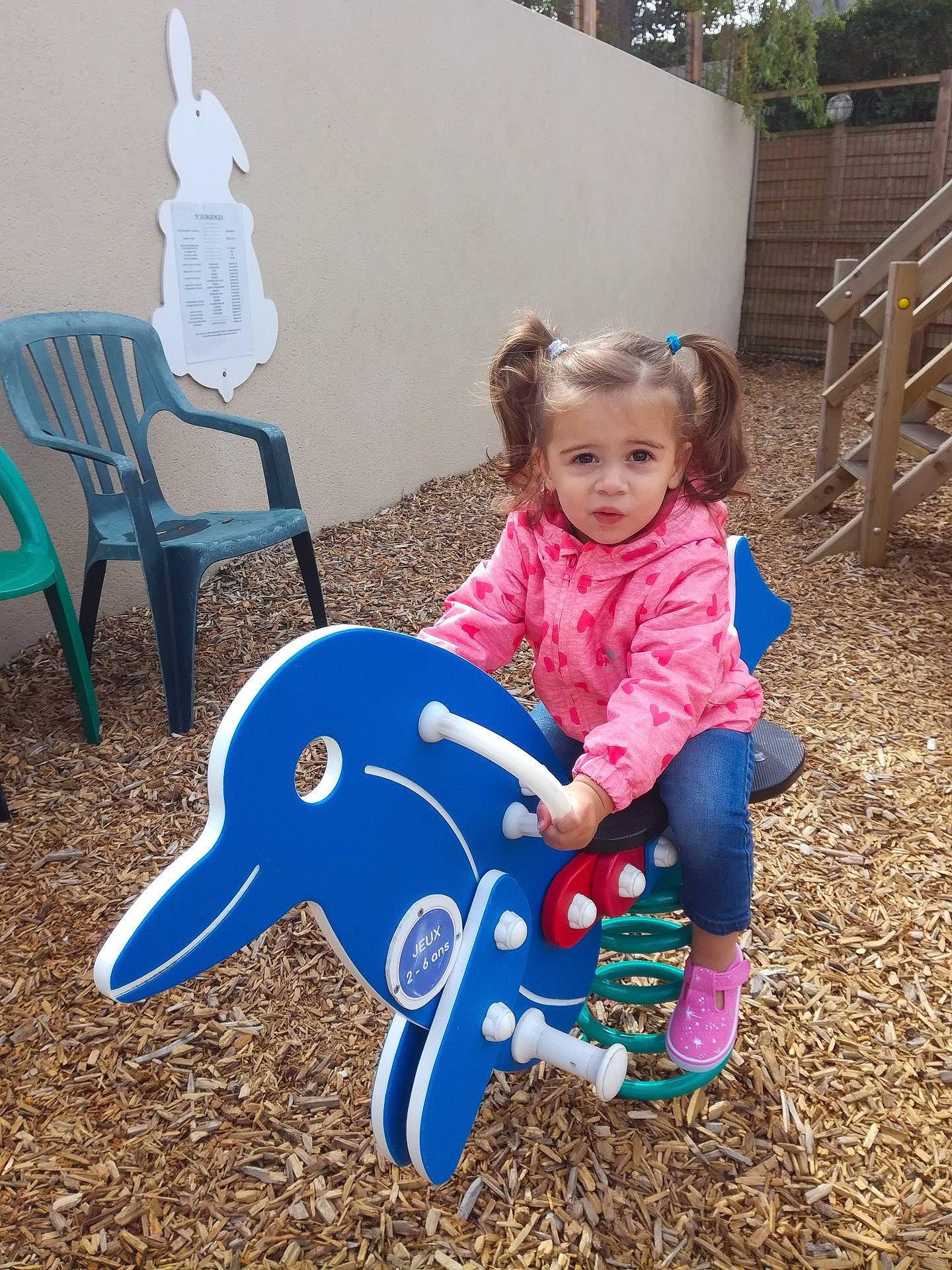 Lya participe au concours pour gagner de l'argent avec cette photo : blue, child, fun, infant, outdoor_play_equipment, person, play, playground, product, public_space, recreation, toddler, toy, vacation