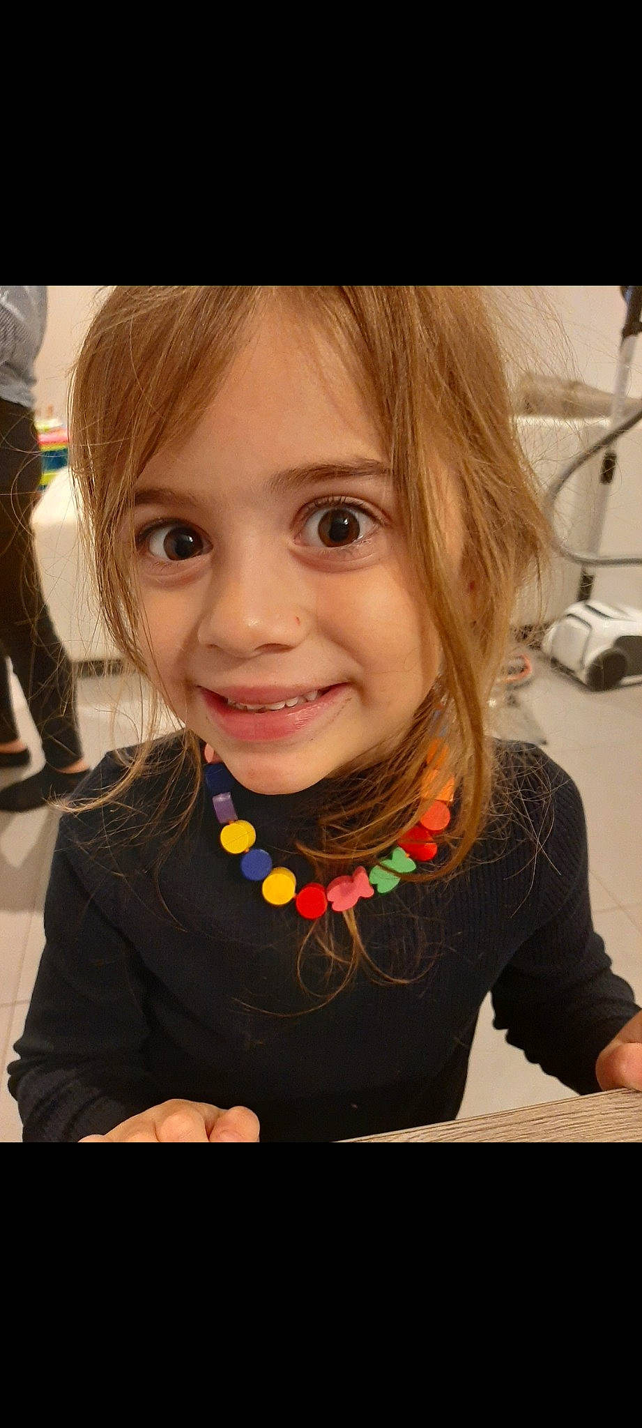 Lya participe au concours pour gagner de l'argent avec cette photo : bangs, blond, cheek, child, cool, eyebrow, eyelash, forehead, fun, hairstyle, happy, iris, jewellery, joy, lip, long_hair, nose, organ, person, skin