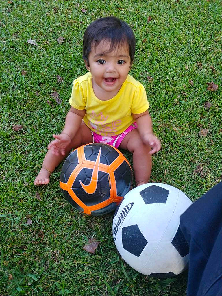 Valerie is registered to the contest to win money with this photo: ball, ball_game, child, competition_event, football, fun, games, grass, joy, lawn, pallone, person, plant, play, player, soccer, soccer_ball, sports_equipment, team, team_sport