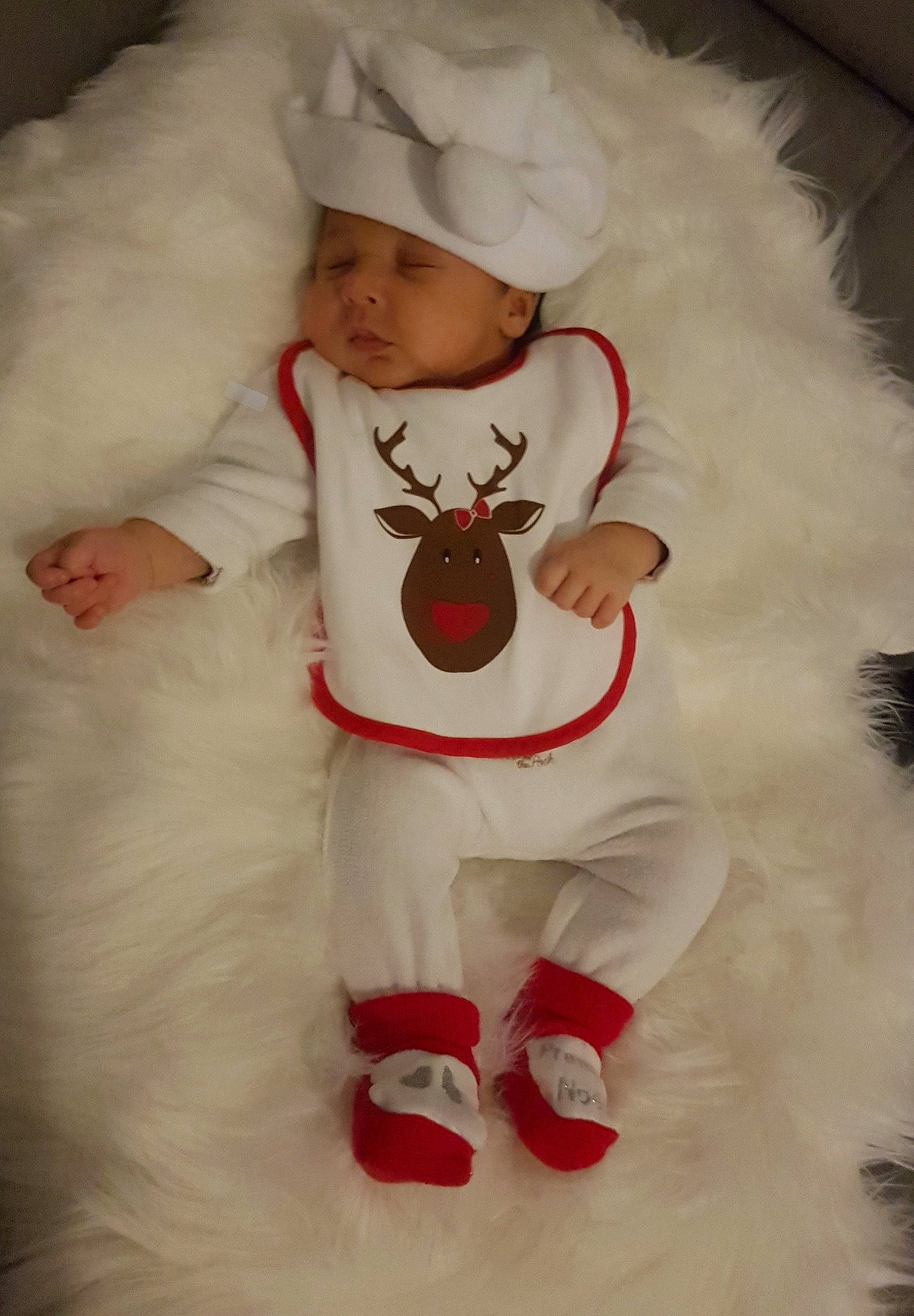 Kenzo participe au concours pour gagner de l'argent avec cette photo : baby_products, child, fur, person, product, textile, white