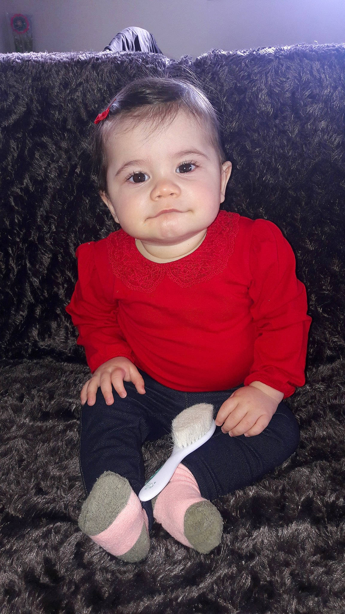 Leyana a rejoint le concours — aidez-le/la à gagner de superbes lots ! arm, baby, cheek, child, child_model, finger, person, play, sitting, skin, smile, standing, toddler