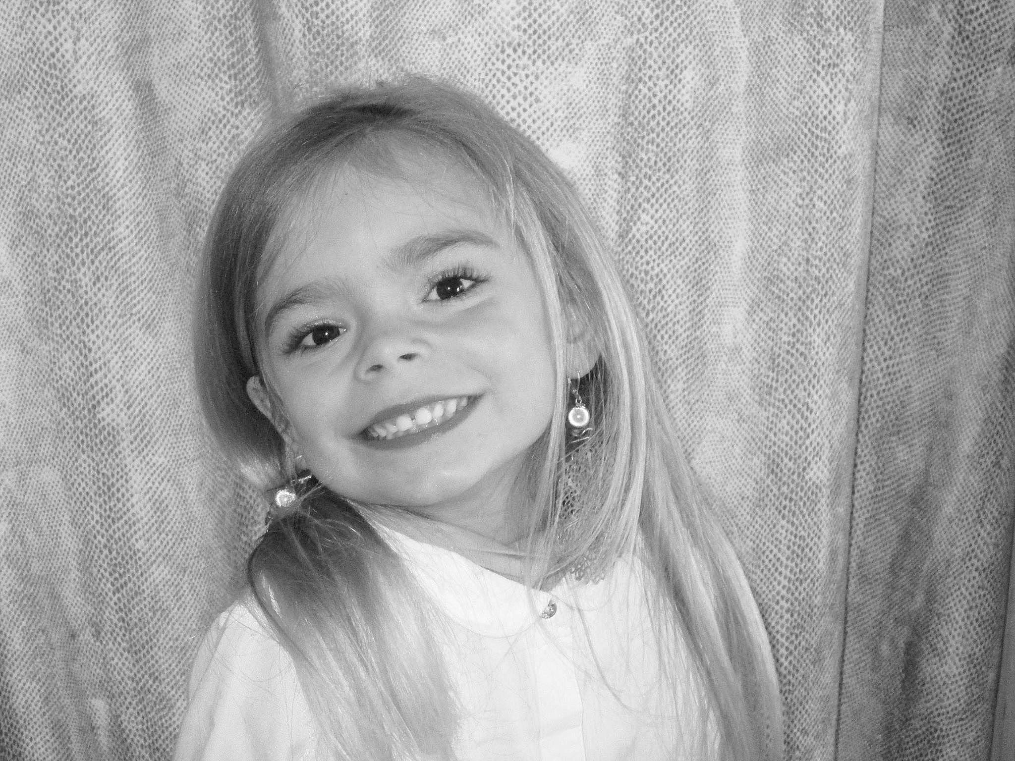 Luna a rejoint le concours — aidez-le/la à gagner de superbes lots ! beauty, black, black_and_white, child, emotion, eye, face, facial_expression, girl, hair, head, human_hair_color, joy, monochrome_photography, nose, person, photograph, photography, skin, smile