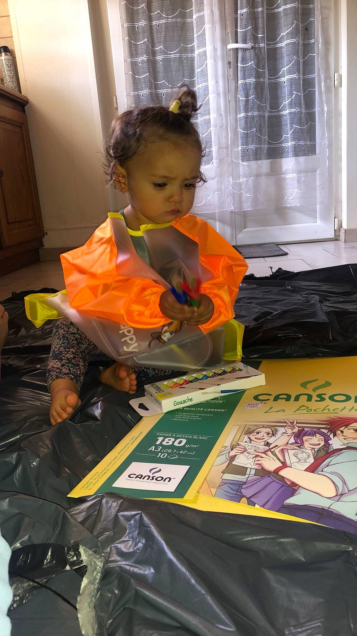 Yliana a rejoint le concours — aidez-le/la à gagner de superbes lots ! baby, bag, child, costume, curtain, door, event, fashion, flooring, fun, people, person, room, sitting, toddler, visual_arts, window