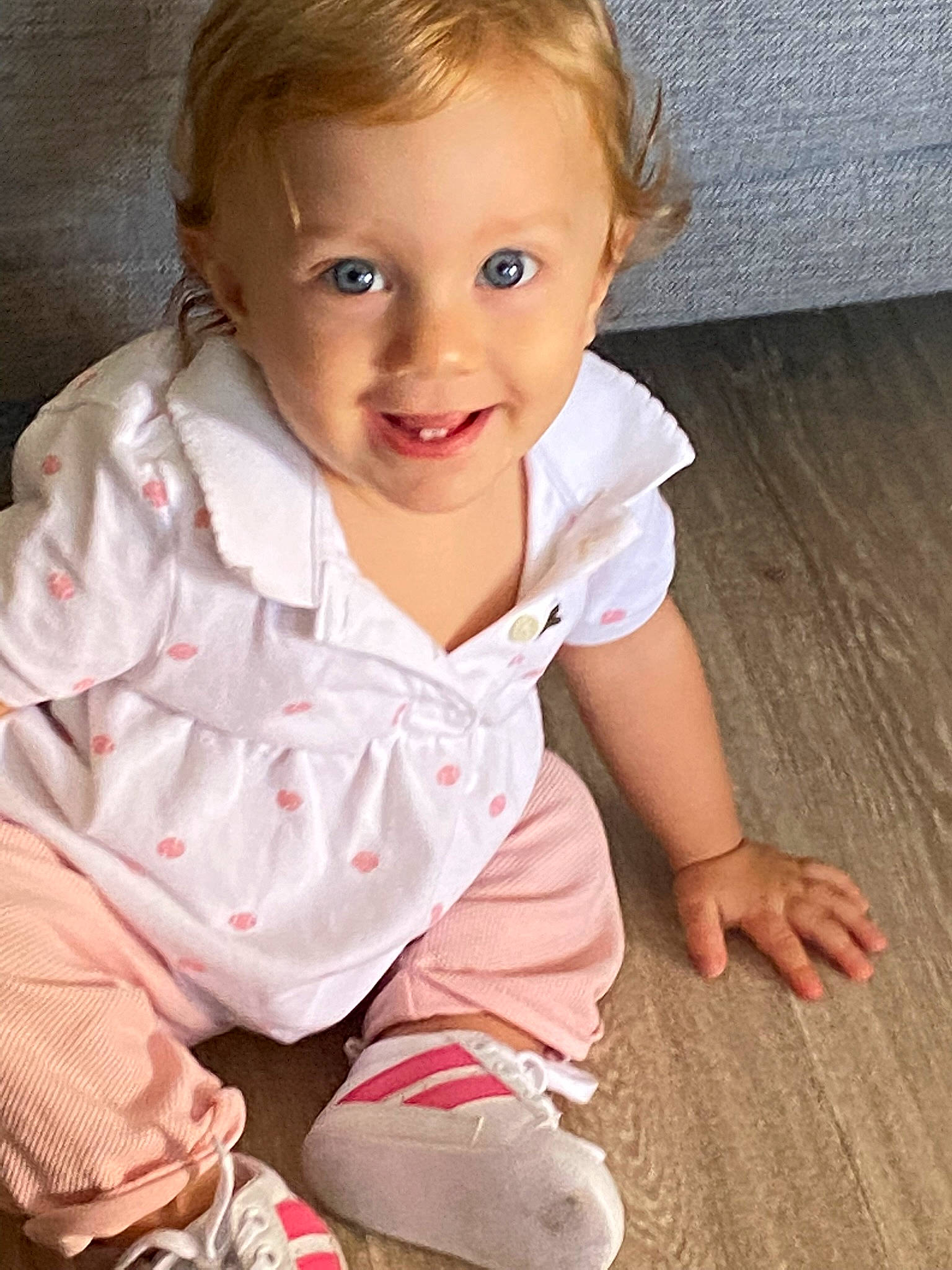 Seyanna participe au concours pour gagner de l'argent avec cette photo : baby_toddler_clothing, cheek, child, chin, finger, floor, flooring, grass, hair, hand, happy, iris, joy, lip, nose, person, sitting, skin, sleeve, smile