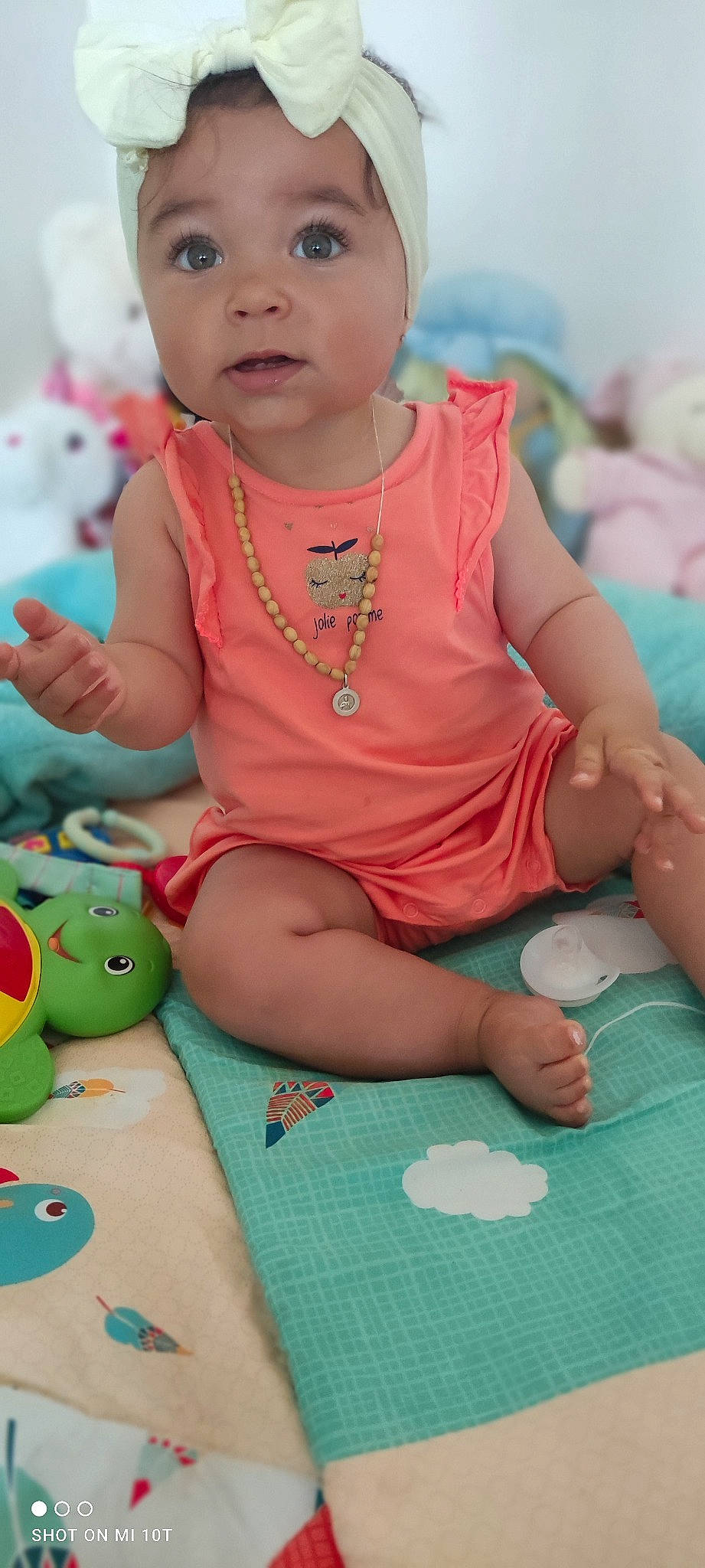 Ambre participe au concours pour gagner de l'argent avec cette photo : baby, baby_toddler_clothing, blue, child, dress, event, fun, grass, green, happy, headwear, leg, leisure, magenta, person, pink, play, recreation, skin, snapshot