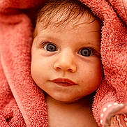 Zélie a rejoint le concours — aidez-le/la à gagner de superbes lots ! baby, close_up, face, portrait, towel, pink, child, cute, wet_hair, skin, eyelashes, expression, young, soft_texture, wrapped, innocent, indoors, looking, head, human