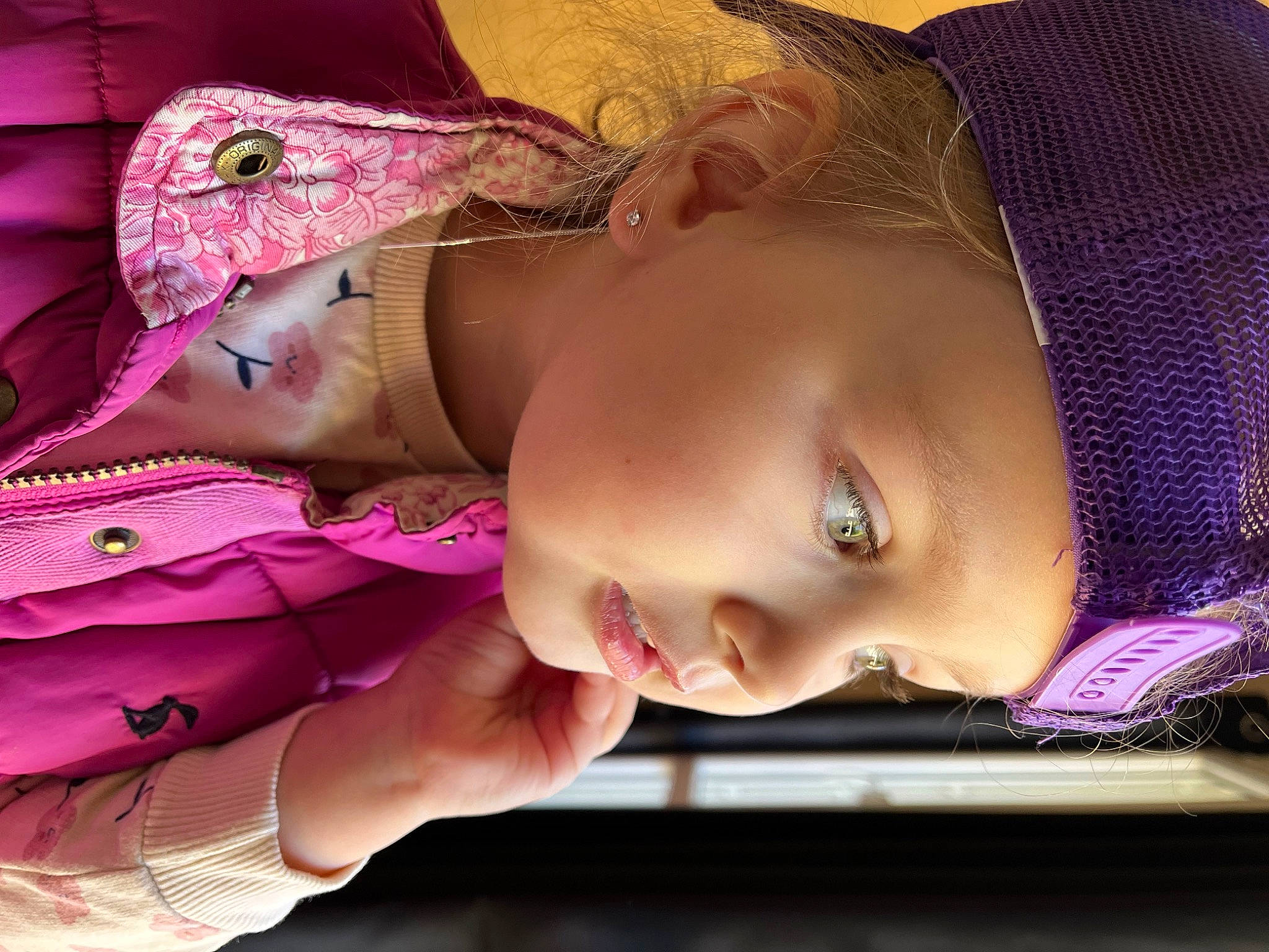 Kira participe au concours pour gagner de l'argent avec cette photo : arm, cheek, chin, eye, eyebrow, eyelash, fashion, forehead, glasses, hand, headgear, headwear, iris, lip, mouth, neck, nose, person, pink, purple