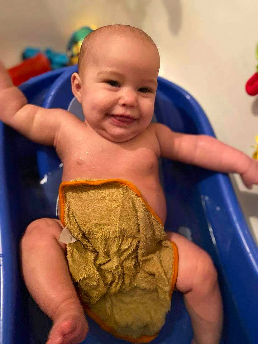 Hayzlee is registered to the contest to win money with this photo: abdomen, baby, bathing, chest, child, elbow, finger, gesture, hand, happy, human_leg, joint, joy, leisure, mouth, muscle, person, skin, smile, thumb