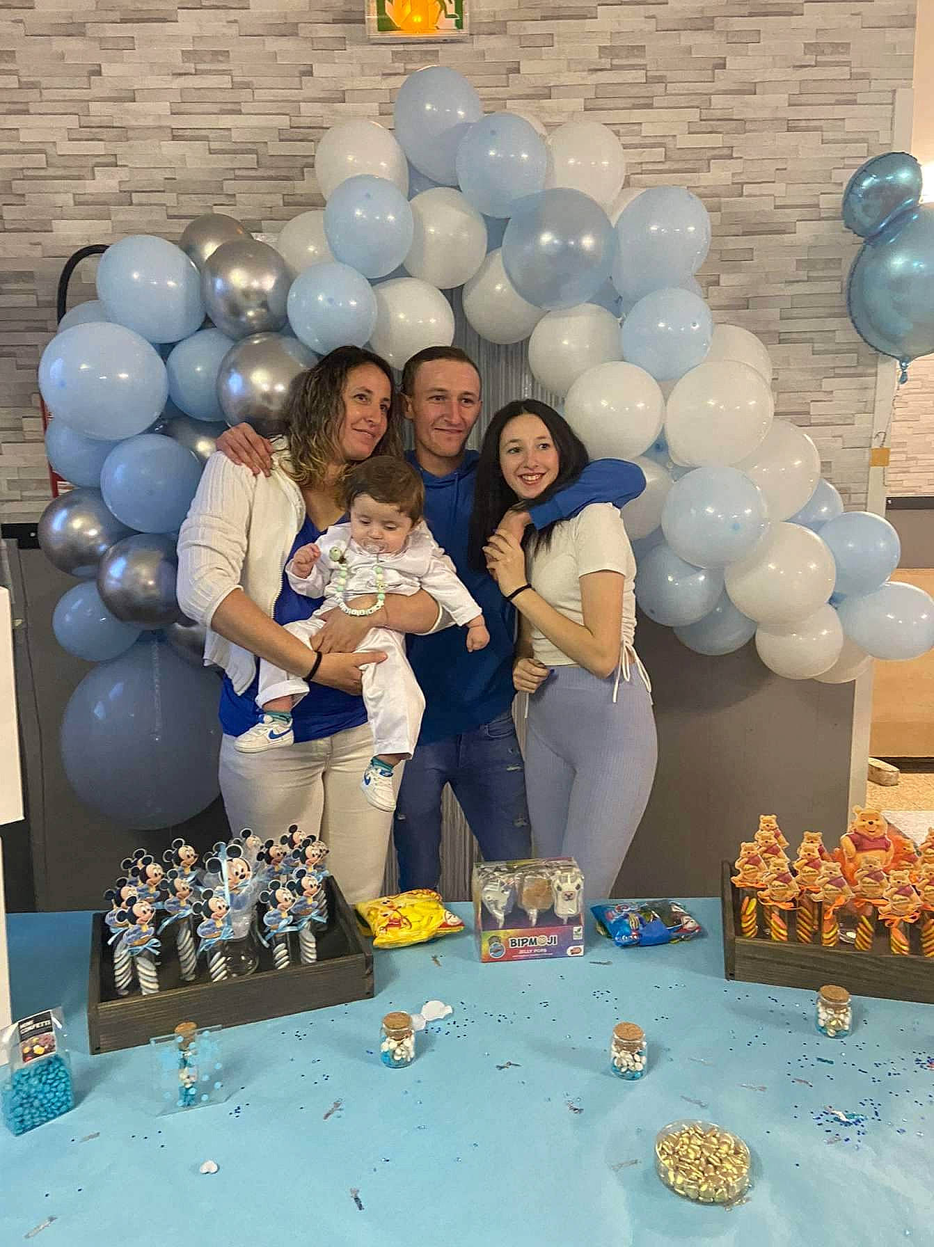 Matteis a rejoint le concours — aidez-le/la à gagner de superbes lots ! aqua, balloon, blue, cake_decorating, community, decoration, event, fun, green, happy, joy, leisure, party_supply, people, person, photograph, recreation, smile, snapshot, t_shirt