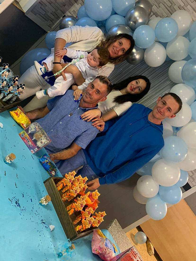 Matteis a rejoint le concours — aidez-le/la à gagner de superbes lots ! balloon, blue, chair, community, decoration, engineering, event, fashion, fun, happy, jeans, joy, leisure, organ, party_supply, people, person, recreation, smile, snapshot