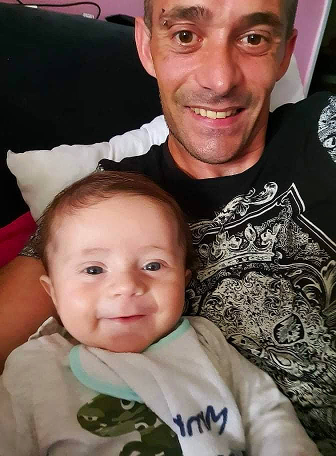 Matteis a rejoint le concours — aidez-le/la à gagner de superbes lots ! arm, cheek, chin, eye, eyebrow, face, facial_expression, forehead, hair, hairstyle, head, headwear, joy, mouth, muscle, nose, organ, person, product, shirt