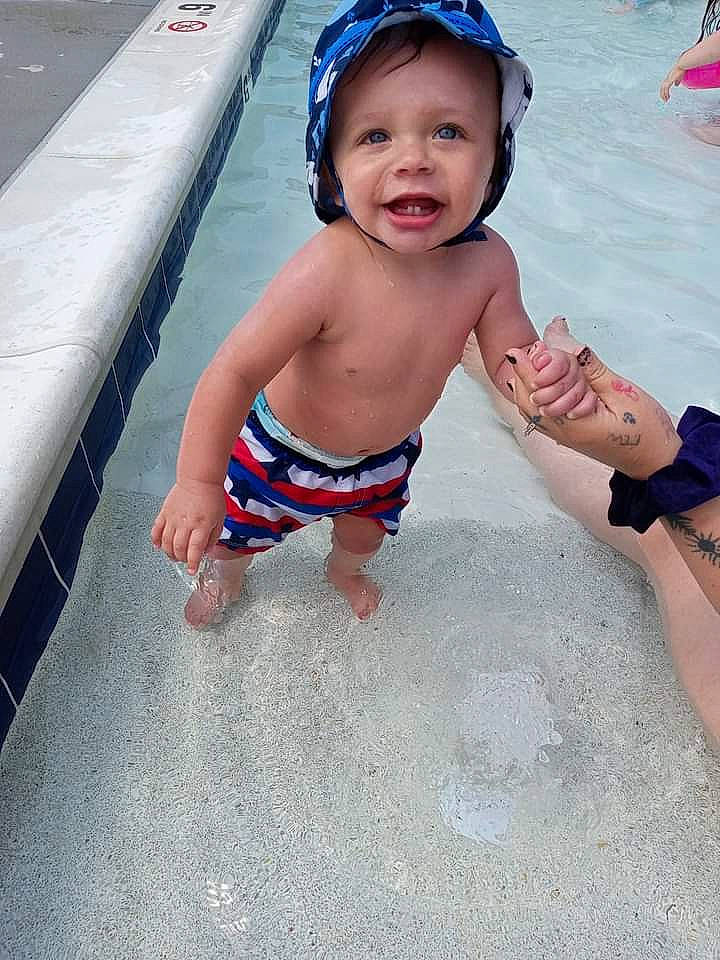 Castiel is registered to the contest to win money with this photo: baby, baby_toddler_clothing, barefoot, child, face, foot, fun, goggles, hairstyle, happy, head, headgear, headwear, leisure, person, personal_protective_equipment, recreation, sand, sitting, smile