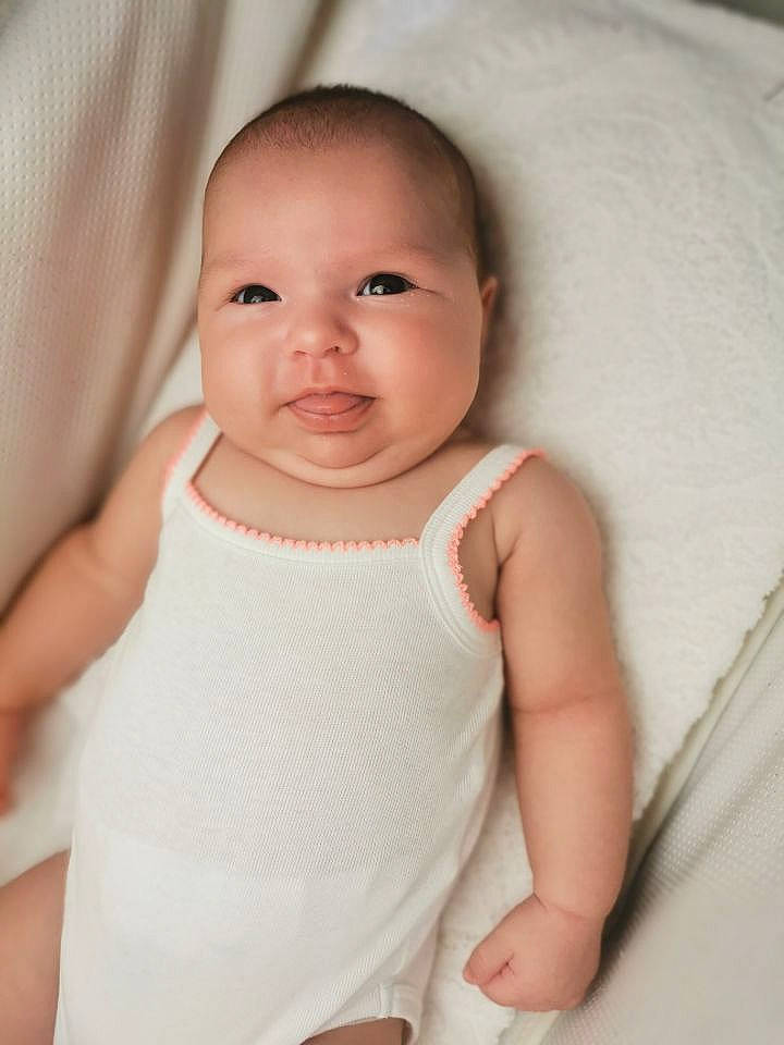 Rosa a rejoint le concours — aidez-le/la à gagner de superbes lots ! baby, baby_products, baby_toddler_clothing, beauty, cheek, child, eye, face, head, lip, person, photography, pink, product, skin, smile, toddler