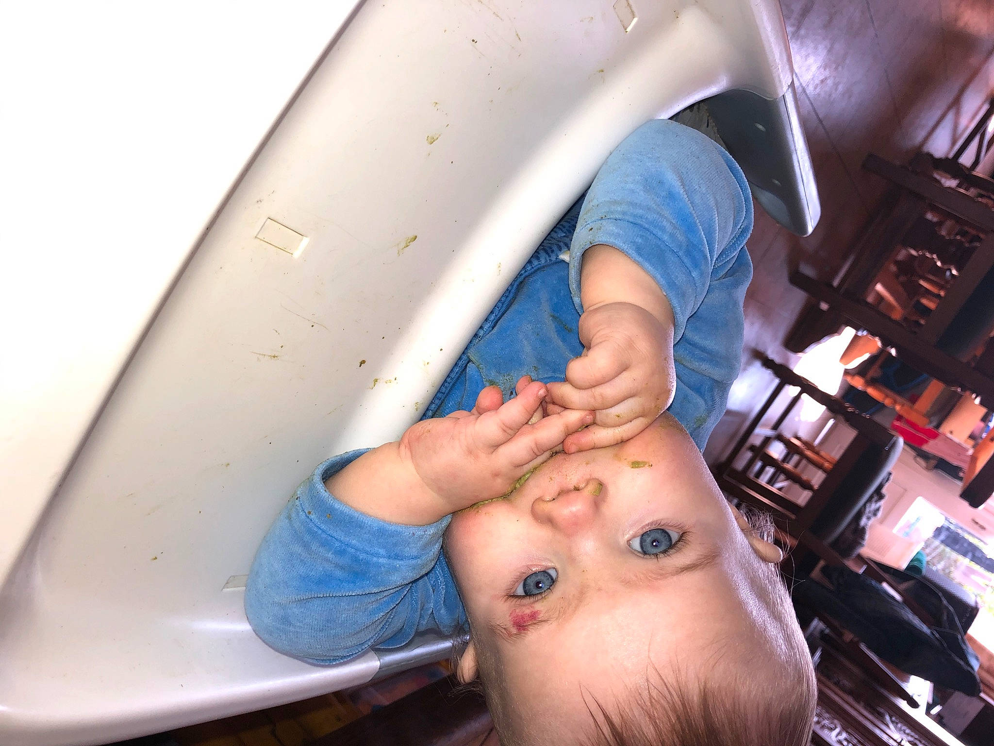 Giulia participe au concours pour gagner de l'argent avec cette photo : arm, cheek, cool, eye, eyebrow, eyelash, finger, foot, forehead, hand, joint, leg, lip, mouth, nail, neck, nose, person, skin, tattoo