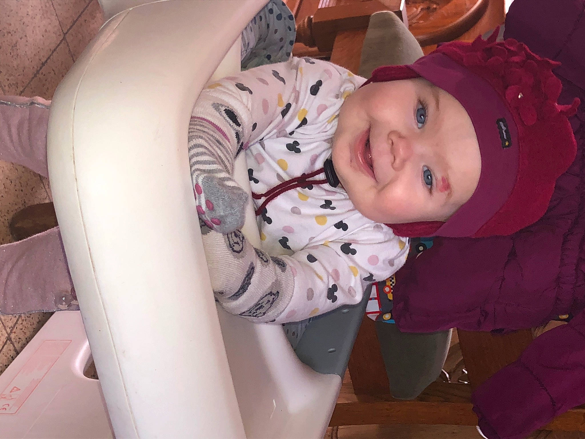 Giulia participe au concours pour gagner de l'argent avec cette photo : child, headwear, joy, person, toddler