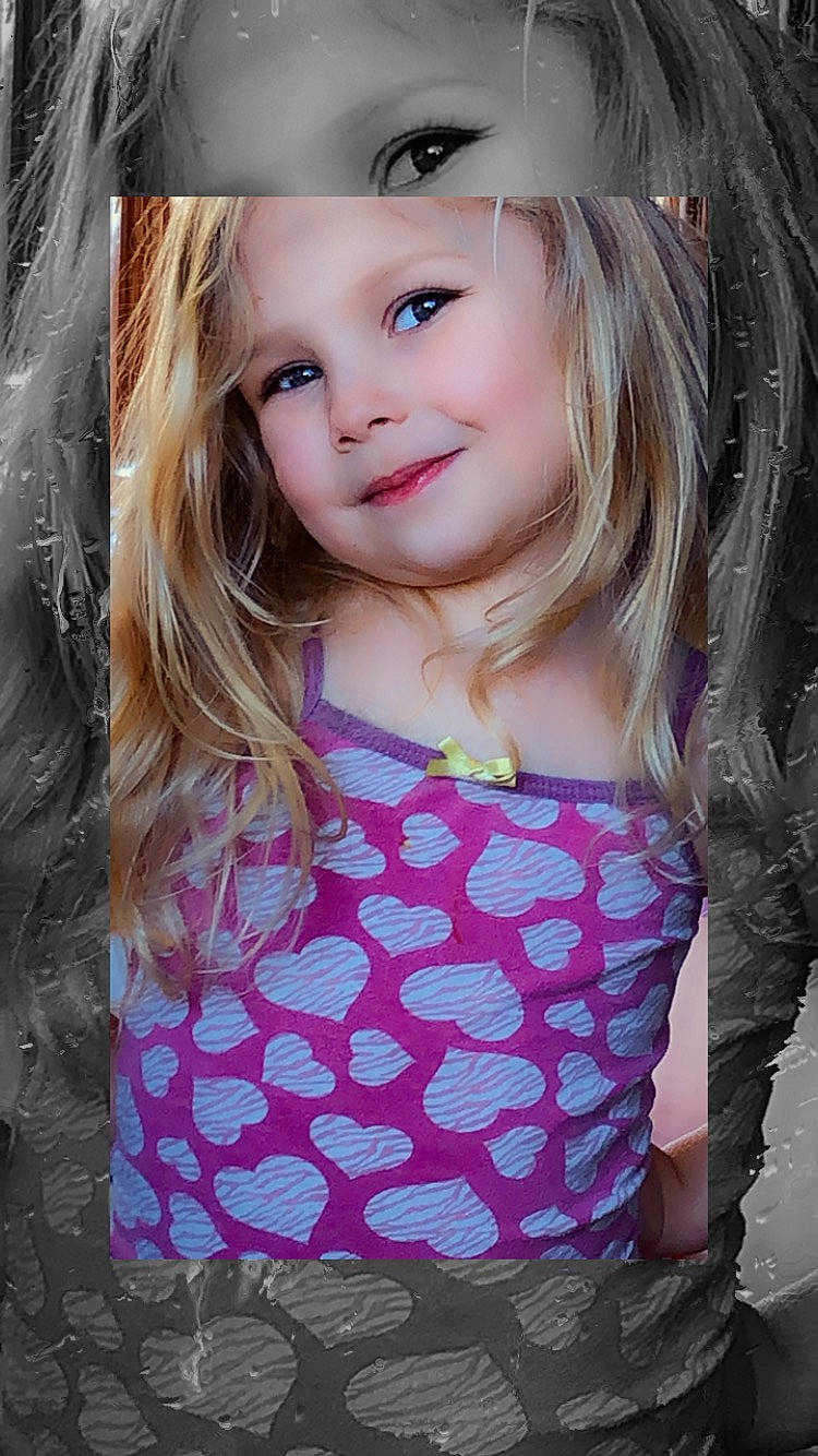 Elena a rejoint le concours — aidez-le/la à gagner de superbes lots ! beauty, blond, brown_hair, cheek, child, child_model, eye, face, hair, hairstyle, headwear, joy, lip, long_hair, pattern, person, pink, smile, toddler