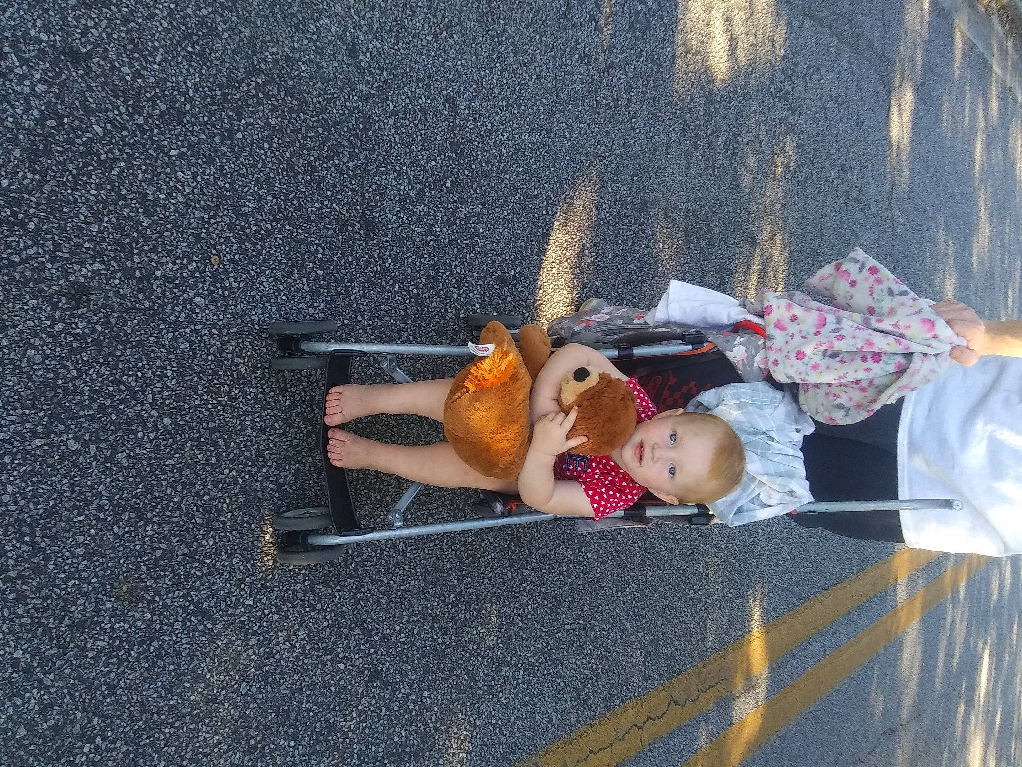 Ashleigh is registered to the contest to win money with this photo: fawn, person