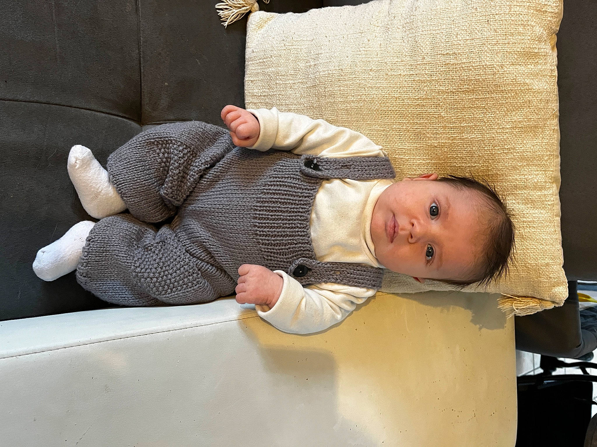 Izaac participe au concours pour gagner de l'argent avec cette photo : baby, baby_products, baby_safety, baby_sleeping, baby_toddler_clothing, child, comfort, gesture, linens, person, room, sitting, toddler, wood, wrist