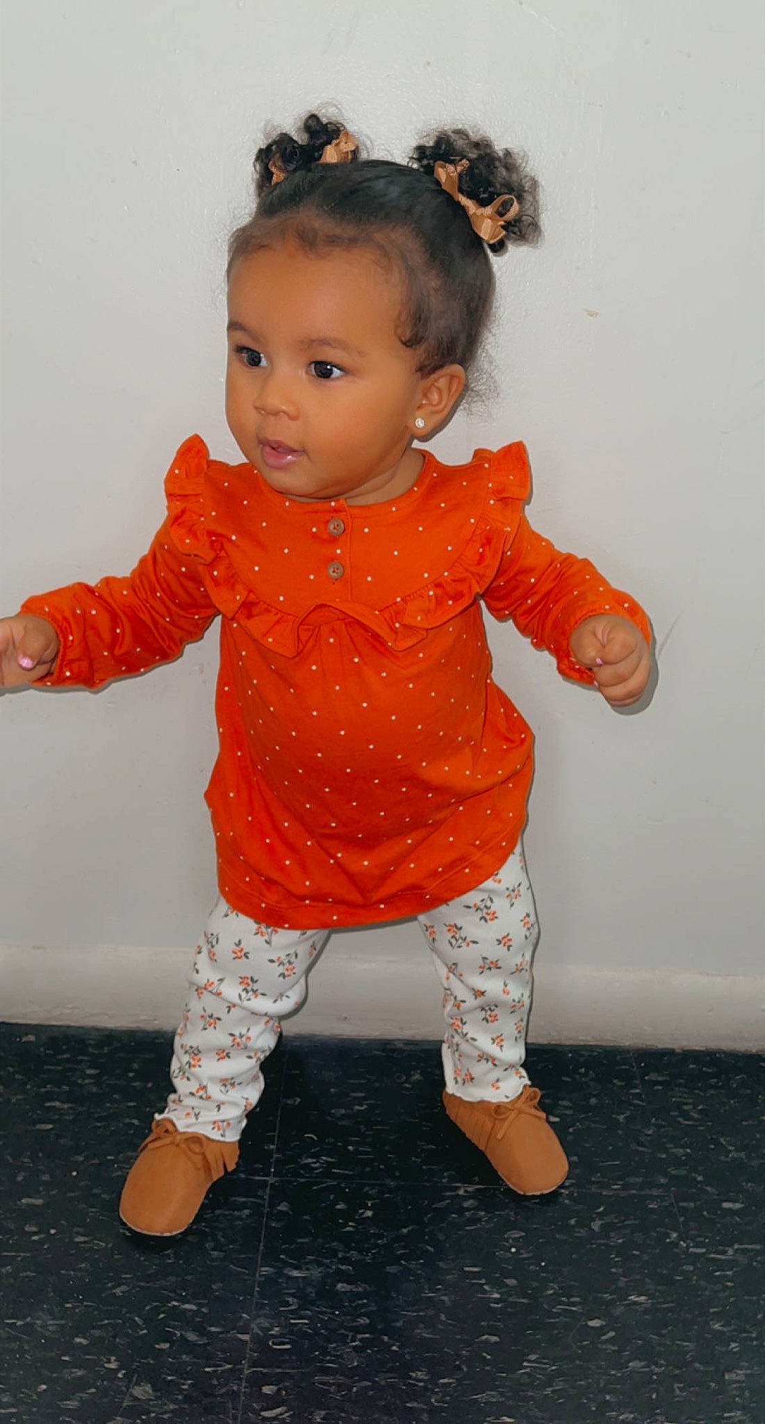 Kaelynn is registered to the contest to win money with this photo: arm, cheek, chin, clothing, eye, face, hair, hairstyle, hand, head, human_body, joint, leg, lip, nose, organ, outerwear, person, shoe, skin